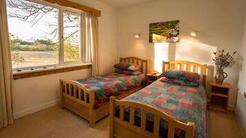 Cottage | 3 bedrooms, individually decorated, individually furnished, free WiFi