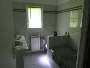 浴槽、トイレットペーパー