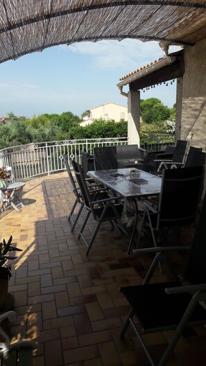 屋外ダイニングエリア