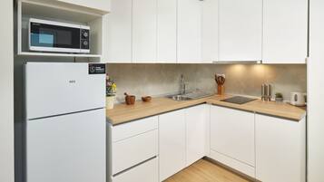 Grand réfrigérateur, plaque de cuisson