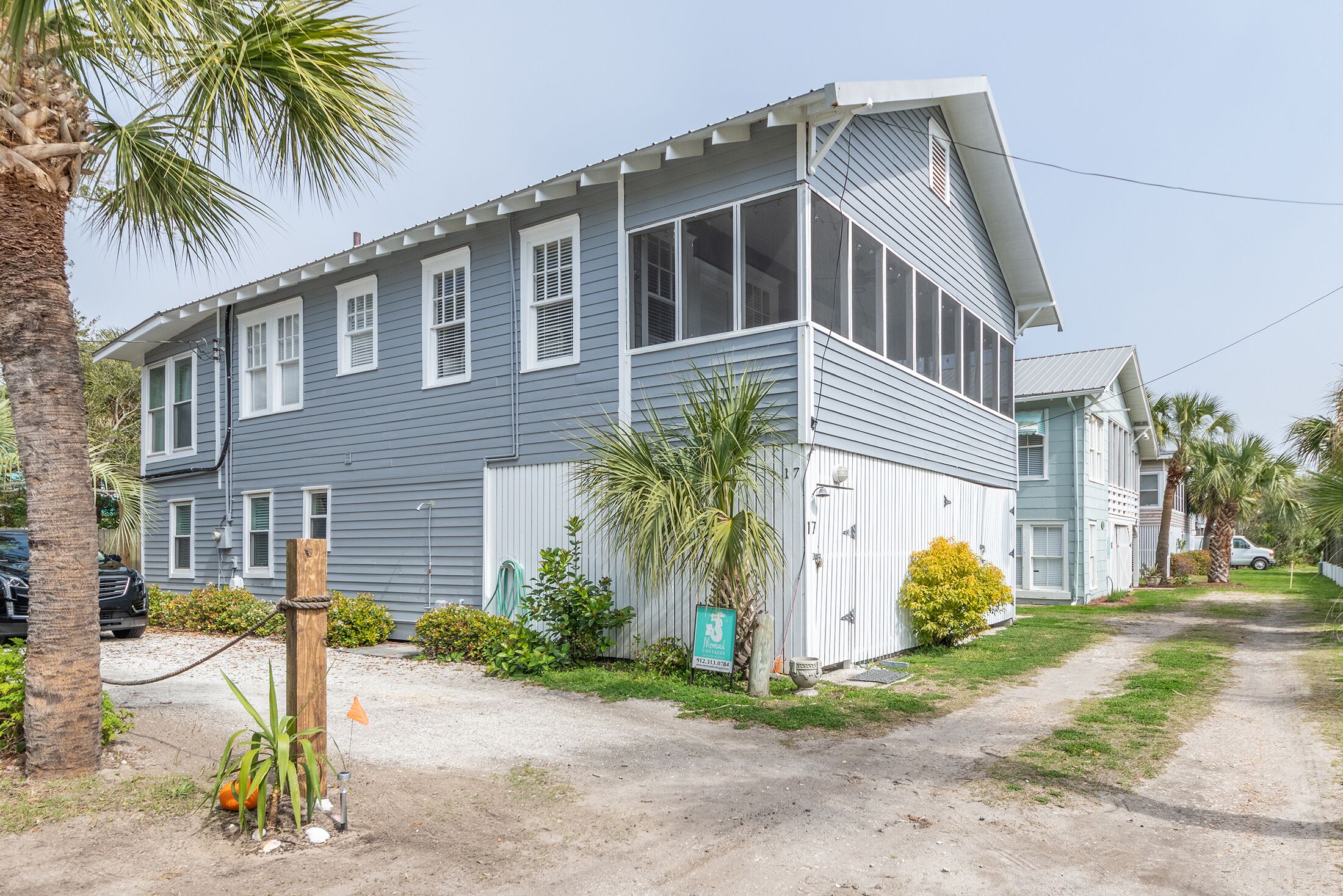Clamdigger c1950 - Pet-friendly cottage . Ocean Block. Screened Porch & Deck