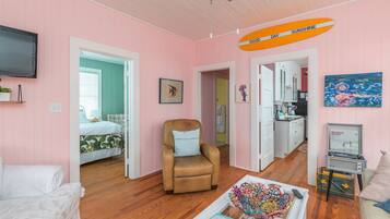 3 bedrooms, iron/ironing board, free WiFi, bed sheets