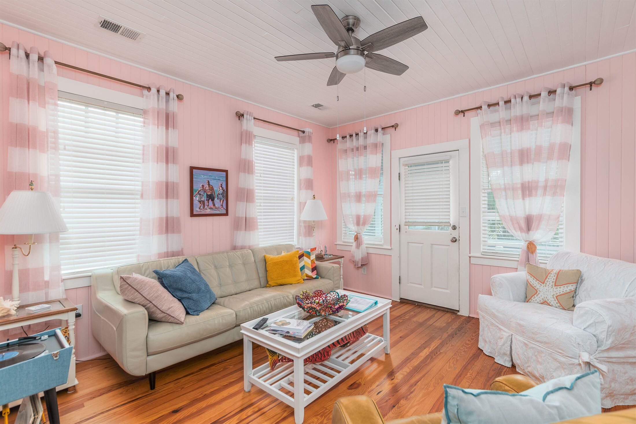 Clamdigger c1950 - Pet-friendly cottage . Ocean Block. Screened Porch & Deck