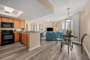 Interior - 2901 Amazing Gulf Views ~ Lagoon Pool ~ Hot Tub ~ Gym ~ Resort Bar Book Aug 31st (Destin)