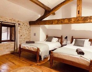 2 chambres, fer et planche à repasser, lit parapluie, Wi-Fi gratuit