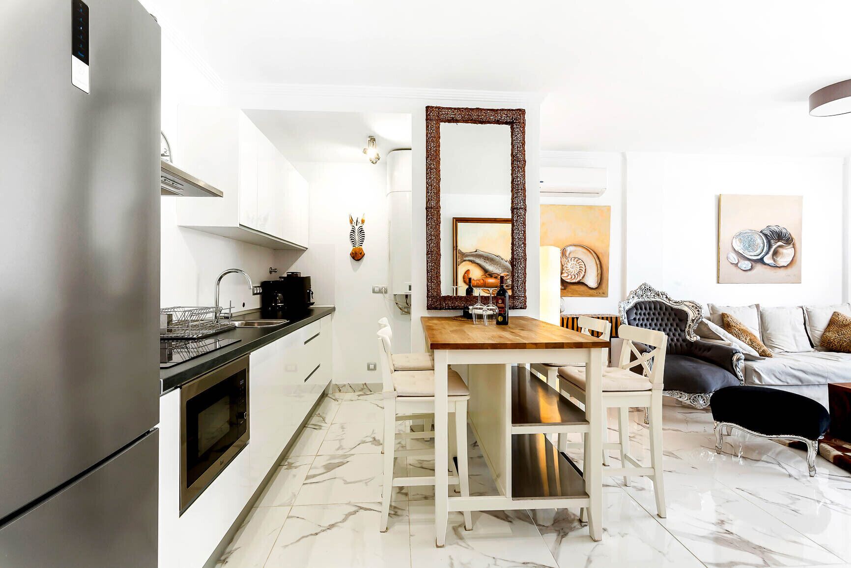 雪櫃、微波爐、焗爐、洗碗機