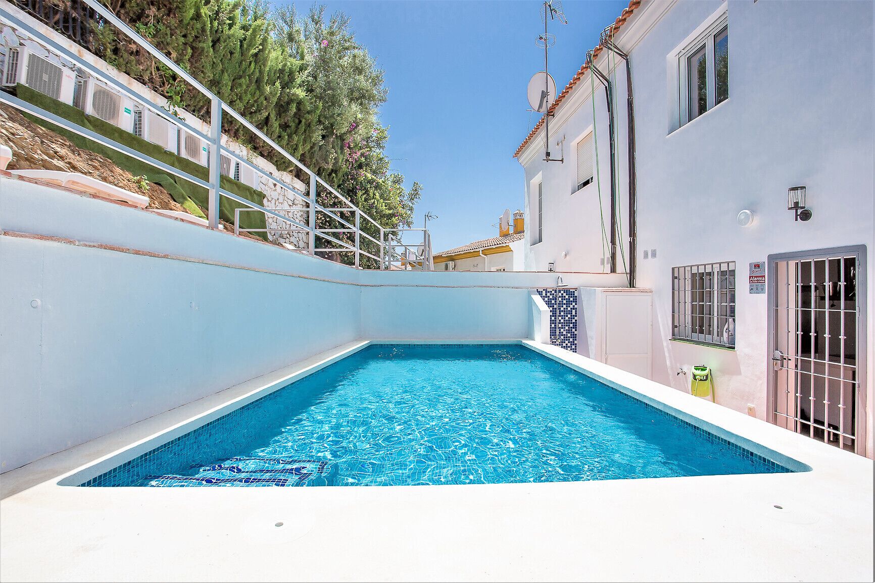 Apartment with private swimming pool Artola Golf C
