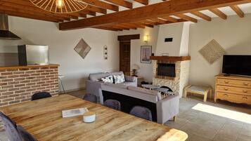 Télévision, cheminée