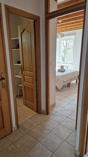 3 bedrooms, iron/ironing board, travel crib, WiFi