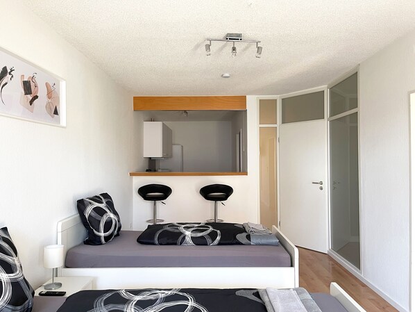 Classic Apartment, 2 Bedrooms | 2 bedrooms, individually decorated, desk, blackout curtains