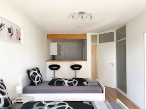 Classic Apartment, 2 Bedrooms | 2 bedrooms, individually decorated, desk, blackout drapes - Schönes Apartment in Melle I home2share (Melle)