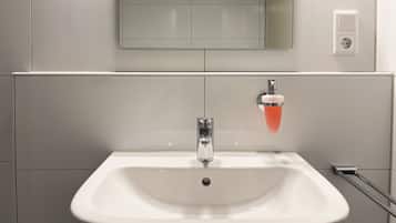 Classic Apartment, 2 Bedrooms | Bathroom | Shower, hair dryer, towels, soap