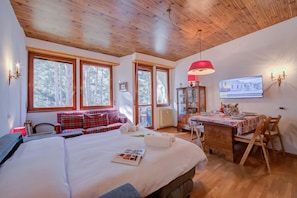Family Apartment, 1 Bedroom (Il Nido Nella Pineta) | Living room | 21-inch flat-screen TV with satellite channels