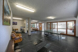 Zona de juegos infantil cubierta