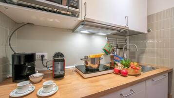 Familienapartment, Mehrere Schlafzimmer (Il Nido Nella Pineta) | Eigene Küche | Kühlschrank, Mikrowelle, Herdplatte, Wasserkocher mit Kaffee-/Teezubehör