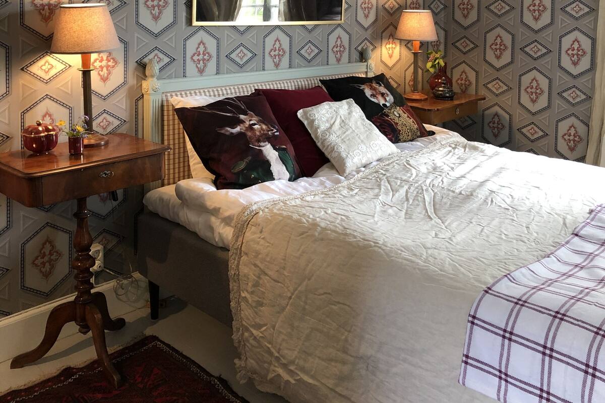 Classic Double Room | Individually decorated, individually furnished, bed sheets