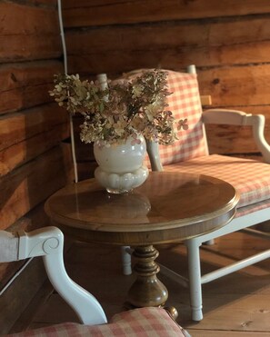 Individually decorated, individually furnished, bed sheets