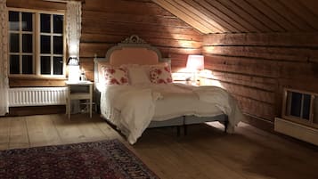 Classic Double Room | Individually decorated, individually furnished, bed sheets