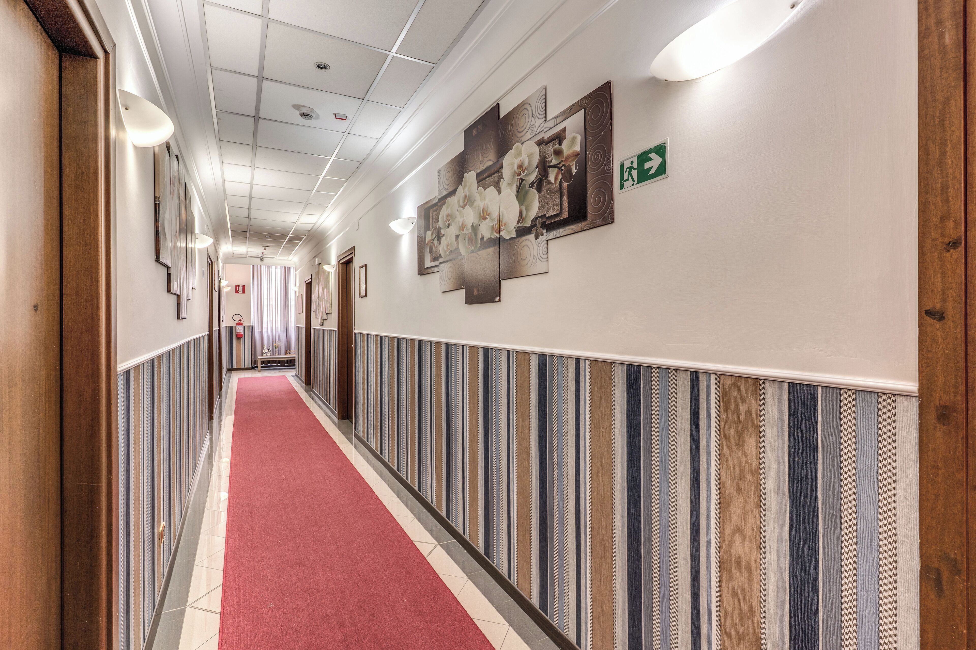 40-inch flat-screen tv with digital channels, tv