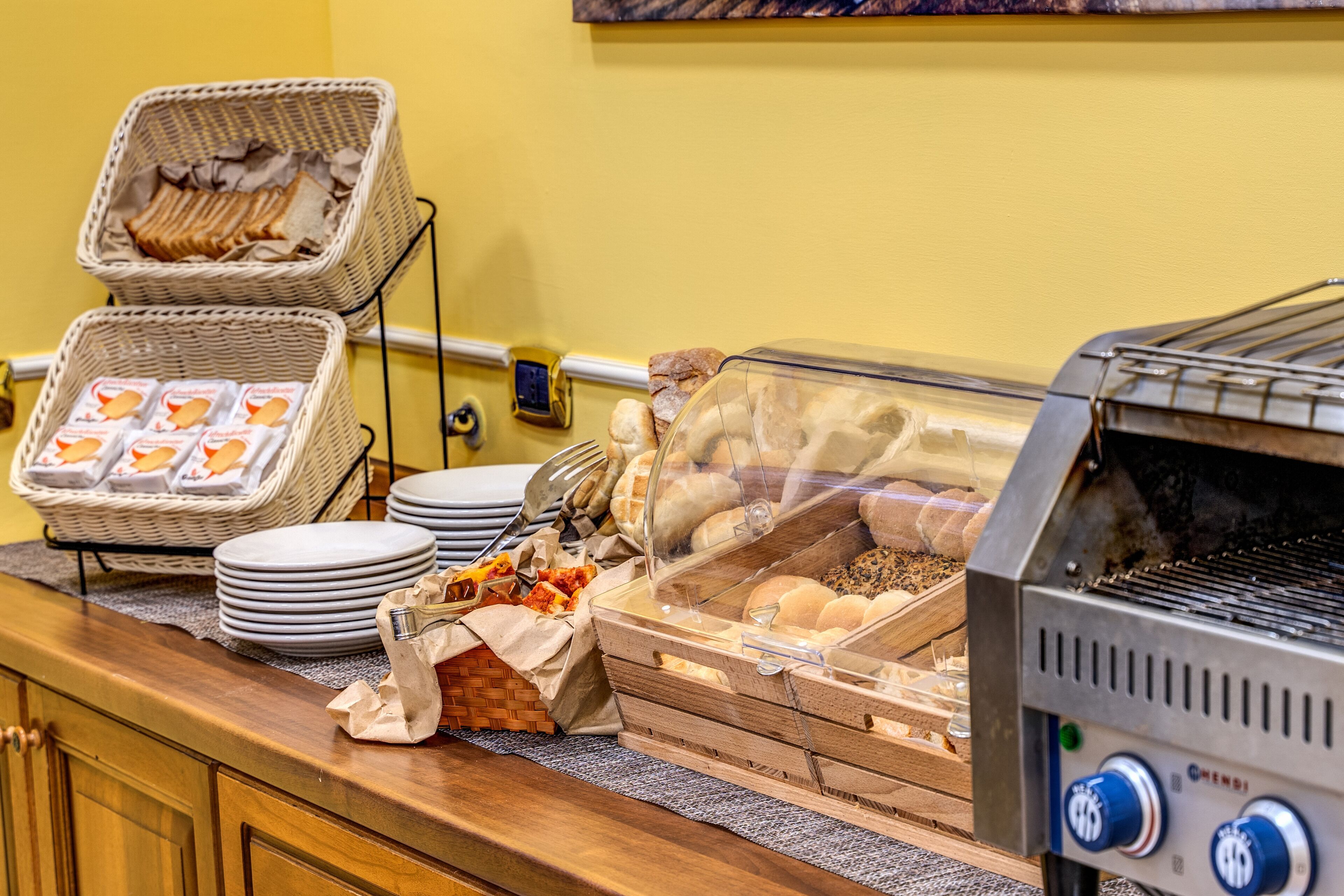 free daily full breakfast