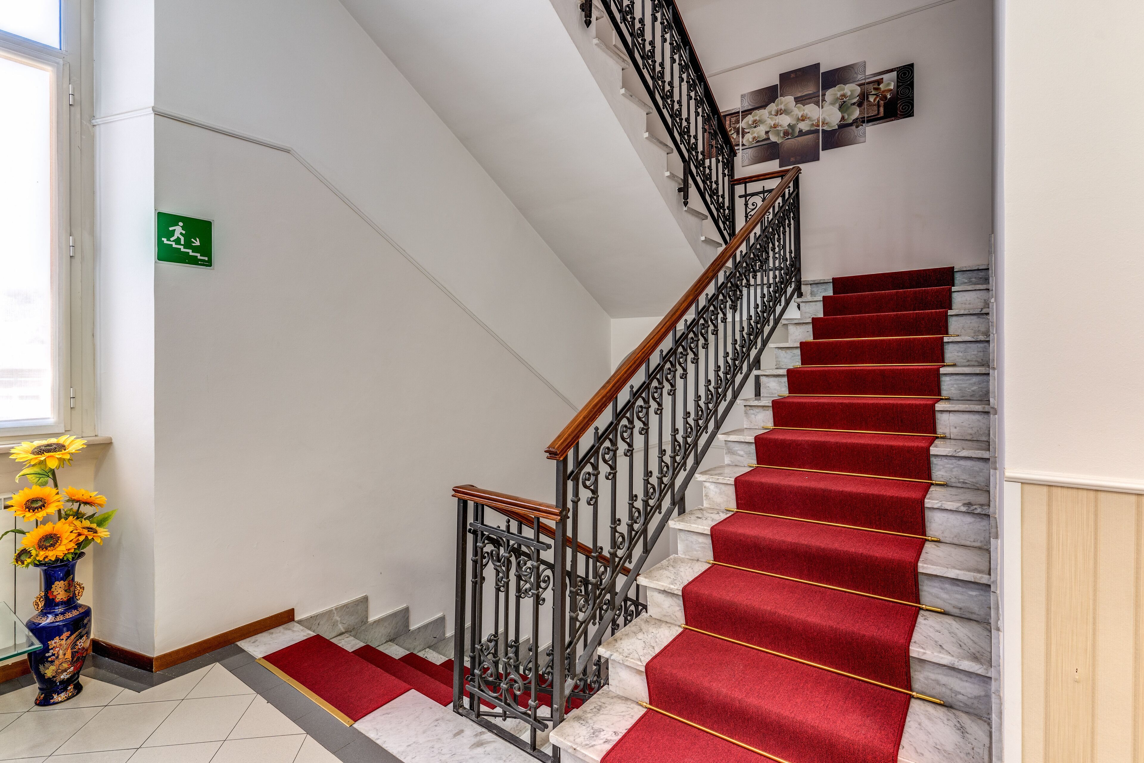 handrails in stairways