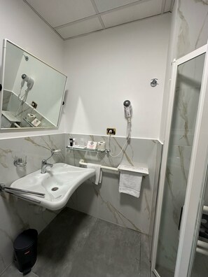Classic Double Room | Bathroom | Shower, designer toiletries, hair dryer, soap - Hotel Ottaviano Augusto (Rome)