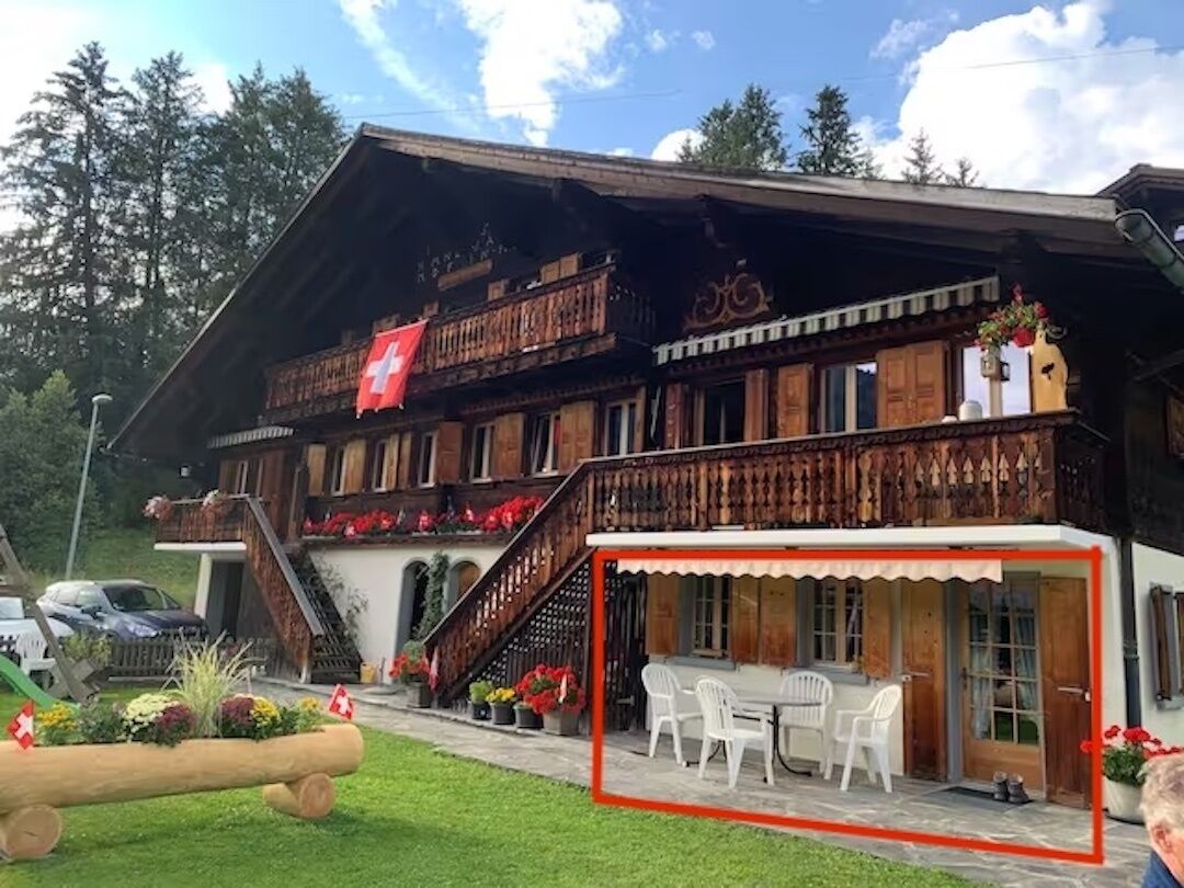 Apartment for 2 people in Swiss chalet 5 min from village, simple breakfast incl
