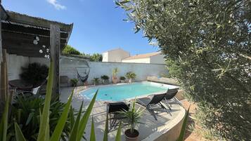 Outdoor pool, a heated pool