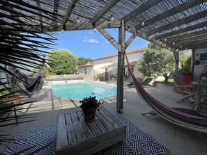 Alberca al aire libre y alberca climatizada