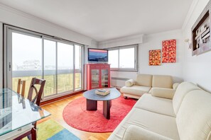 TV - Panoramic view of Paris (Paris)
