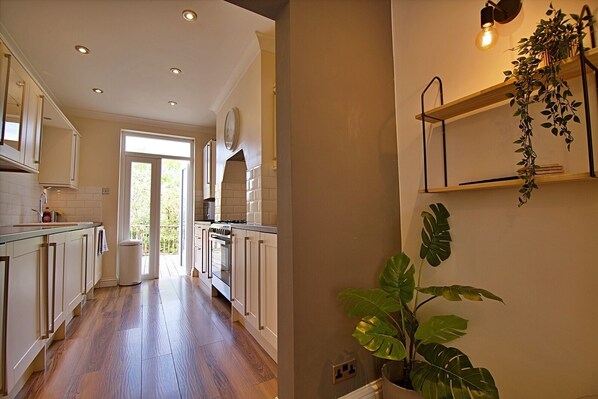 Fridge, microwave, oven, stovetop - Bayview 'For a beautiful coastal retreat' (Lancaster)