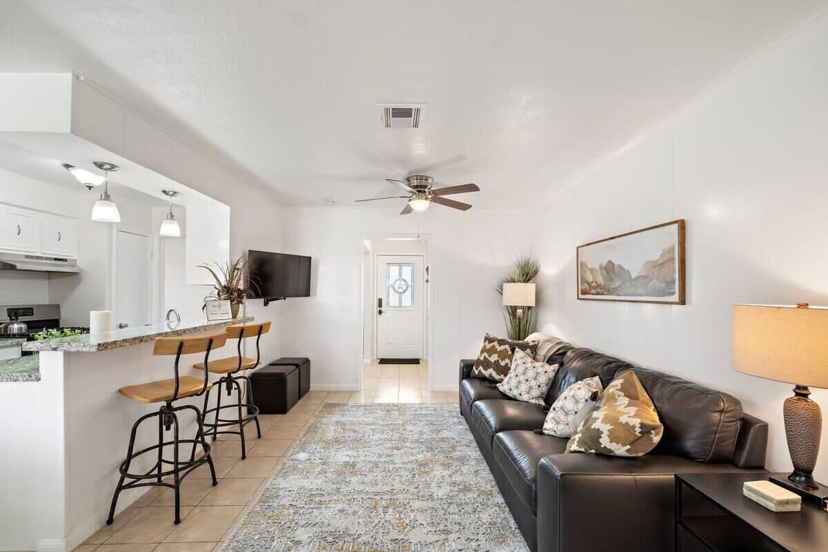 Televisión y oficina 