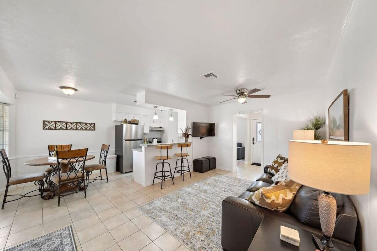 Televisión y oficina 