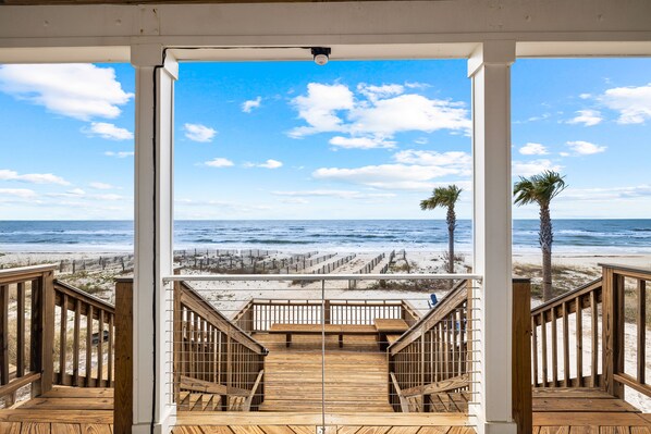 Property grounds - 4 Palms: Beachfront, Private Pool, Pet-Friendly, Hot Tub – Sleeps 20 (St. George Island)