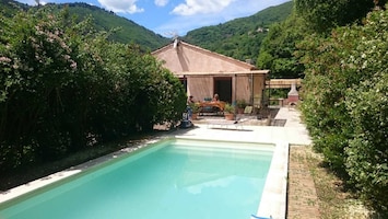 Piscine et terasse