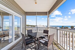Outdoor dining - Ahoy'ster: Gorgeous First Tier Home, Private Pool, Pet-Friendly and Sleeps 16 (St. George Island)