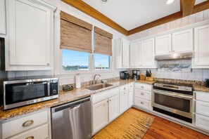 冰箱、微波炉、烤箱、炉灶