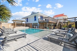 A heated pool - Sugar Magnolia: Beachfront SGI Home- Sleeps 12, Priv. Pool, Pet Friendly! (St. George Island)