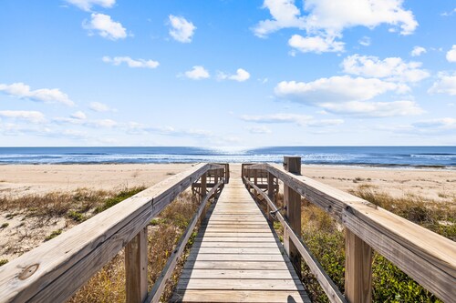 Sugar Magnolia: Beachfront SGI Home- Sleeps 12, Priv. Pool, Pet Friendly!