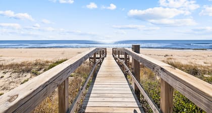 Sugar Magnolia: Beachfront SGI Home- Sleeps 12, Priv. Pool, Pet Friendly!