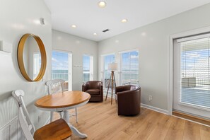 Interior - Seven Seas: Book your stay and enjoy the Island's first Splash Pad! (St. George Island)