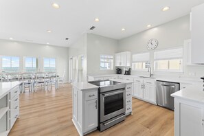 Fridge, microwave, oven, stovetop - Seven Seas: Book your stay and enjoy the Island's first Splash Pad! (St. George Island)