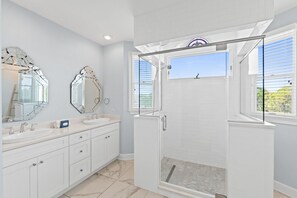 Towels - Sea Chalet: 5BR Beachfront Home in Plantation- Sleeps 14, Pet Friendly! (St. George Island)