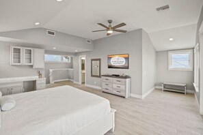 7 bedrooms, iron/ironing board, free WiFi, bed sheets - 4th of July week now available as a Friday or Saturday check in! (St. George Island)