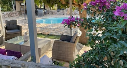 CHARMING HOUSE *I PIREDDI* close to the beach 5mn from the natural swimming pools 8m