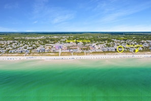 Una spiaggia nelle vicinanze