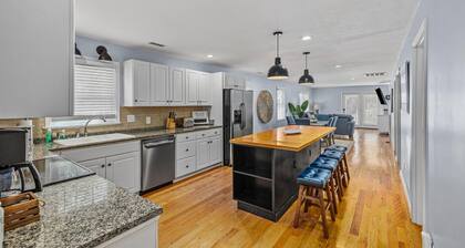 Beach house w/ FREE Golf Cart & Fire Pit!