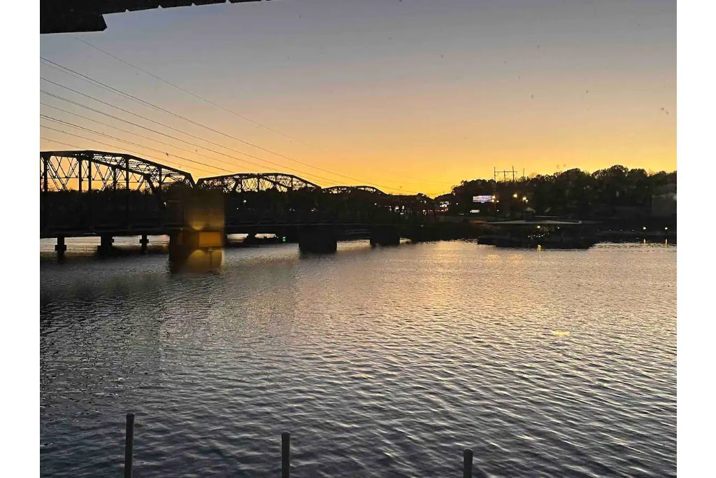 Suite on the Shoals 87-Lakefront Shoals Creek