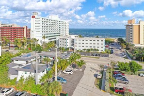 Exterior - Bright Beachside Getaway Apt #2 (Pompano Beach)