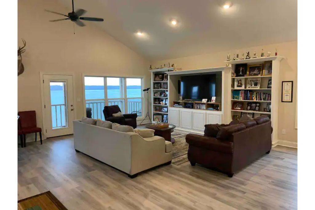 Golf, fish, & Relax! Wilson Lake incredible views from atop the bluff! 